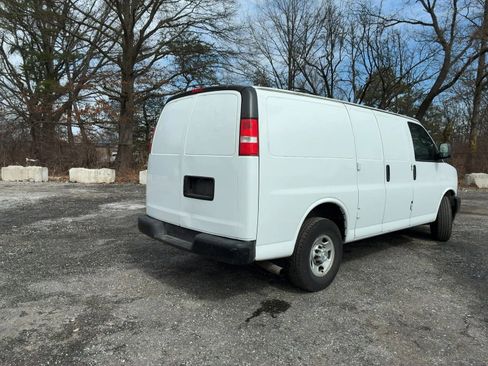 Used 2017 Chevrolet Express 2500 image 2