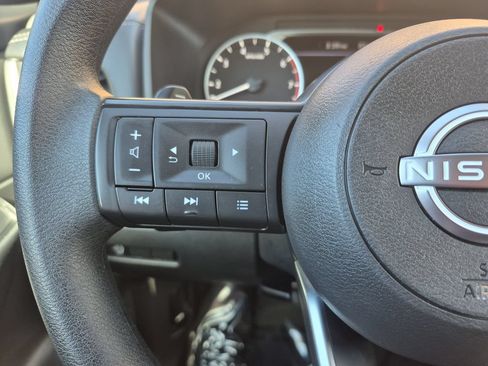 Used 2024 Nissan Rogue S AWD/4WD image 19