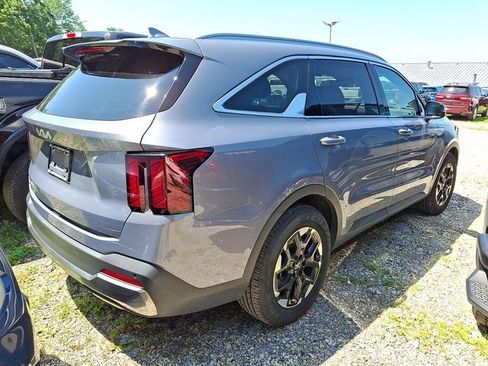 Used 2024 Kia Sorento S FWD image 5