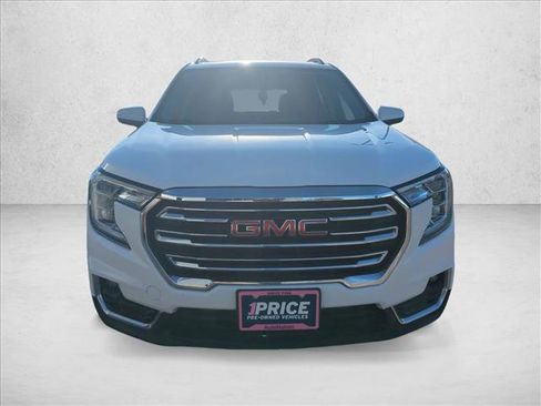 Used 2024 GMC Terrain SLT image 2