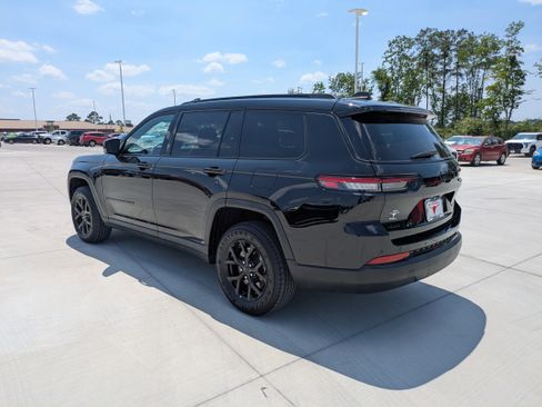 Used 2024 Jeep Grand Cherokee L Laredo AWD/4WD image 5