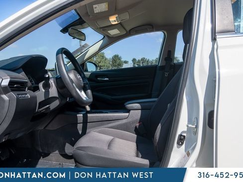 Used 2025 Nissan Altima 2.5 SV FWD image 3