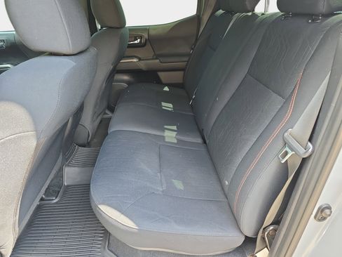 Used 2019 Toyota Tacoma TRD Sport AWD/4WD image 11