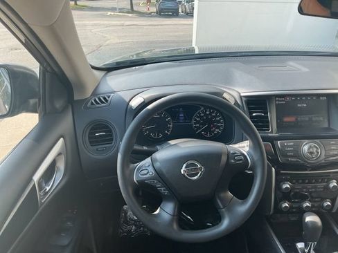 Used 2020 Nissan Pathfinder S AWD/4WD image 16