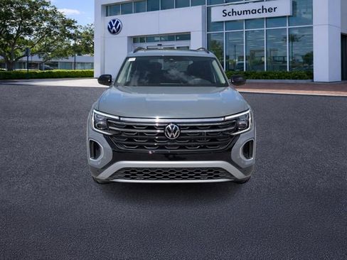 New 2026 Volkswagen Atlas Peak Edition AWD/4WD image 2