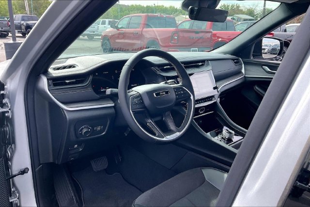 New 2026 Jeep Grand Cherokee Altitude AWD/4WD image 6