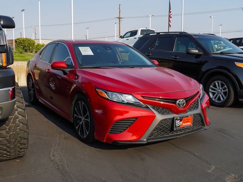 Certified 2019 Toyota Camry SE FWD image 2