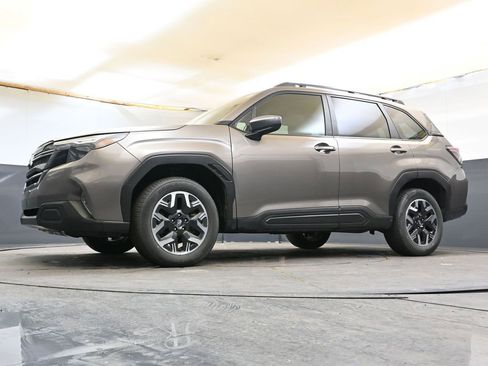 Certified 2025 Subaru Forester Premium image 40