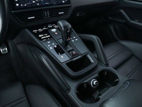 Used 2022 Porsche Cayenne Turbo GT image 28