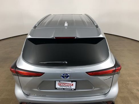 Used 2022 Toyota Highlander XLE image 11