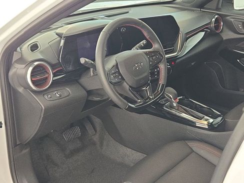 Used 2025 Chevrolet Trax RS w/ Sunroof Package image 16