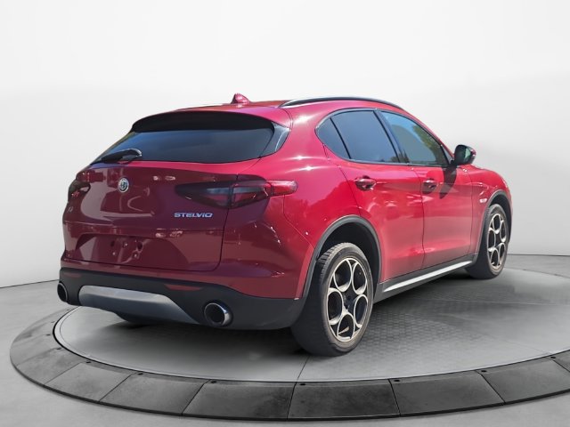 Used 2018 Alfa Romeo Stelvio Sport w/ Quick Order Package 22J Sport AWD/4WD image 5