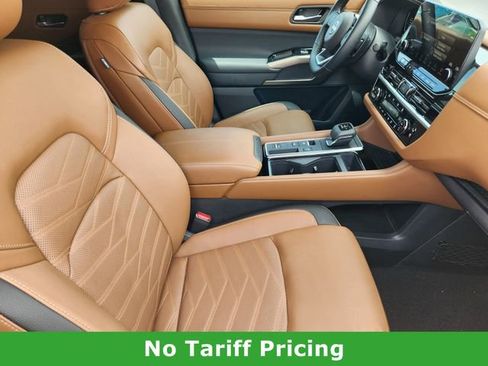 Certified 2025 Nissan Pathfinder Platinum FWD image 12