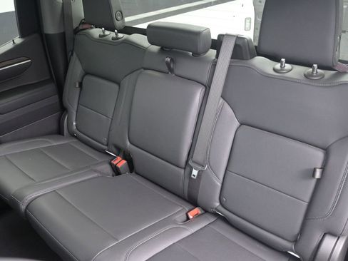 Used 2025 GMC Sierra 1500 SLT image 14