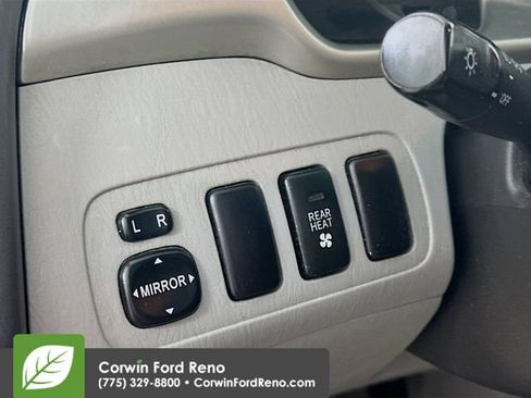 Used 2005 Toyota Highlander 4WD V6 w/ 3rd Row image 10