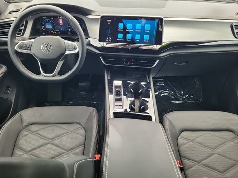 Used 2024 Volkswagen Atlas Cross Sport SE FWD image 12