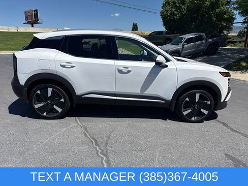 Used 2025 Nissan Kicks SR w/ SR Premium Package AWD/4WD image 2
