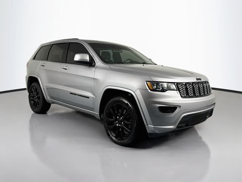 Used 2021 Jeep Grand Cherokee Laredo X AWD/4WD image 3