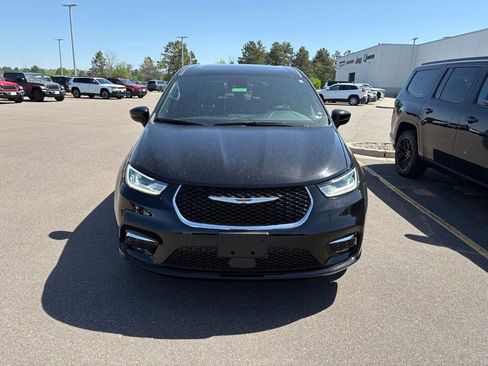 Certified 2026 Chrysler Pacifica Limited AWD/4WD image 5