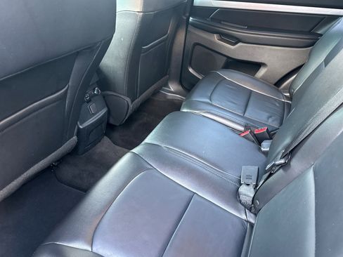 Used 2016 Ford Explorer XLT w/ Equipment Group 202A image 13