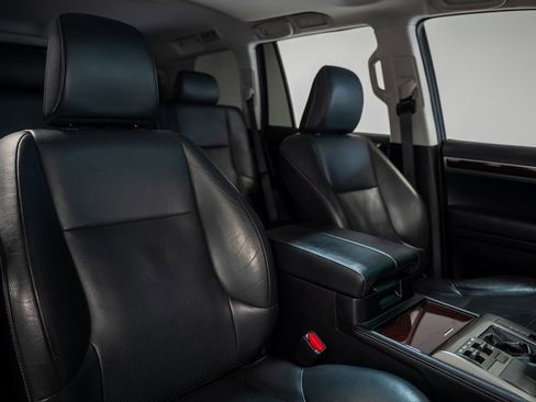 Used 2017 Lexus GX 460 Premium w/ Premium Package image 32