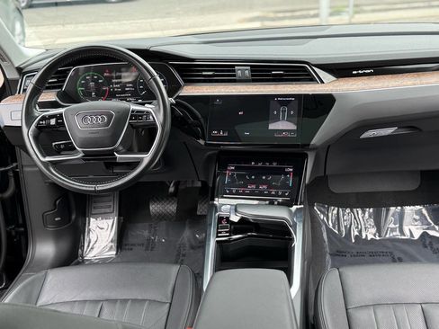 Used 2019 Audi e-tron Premium Plus image 35