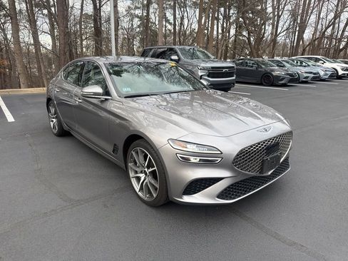 Used 2024 Genesis G70 2.5T image 1