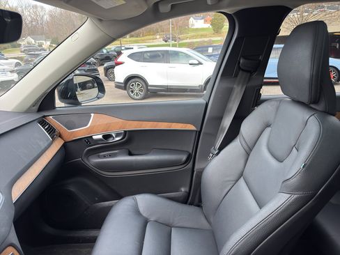Used 2023 Volvo XC90 T8 Plus image 17