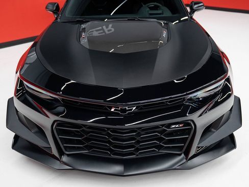 Used 2021 Chevrolet Camaro ZL1 RWD image 6