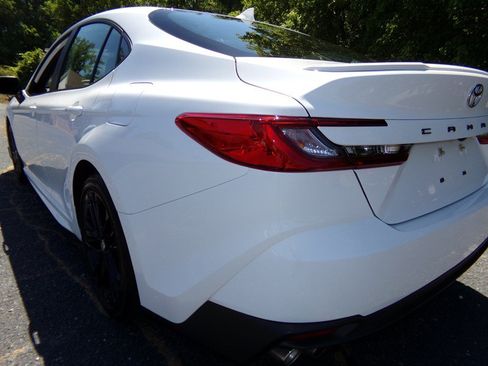 Used 2025 Toyota Camry SE FWD image 8
