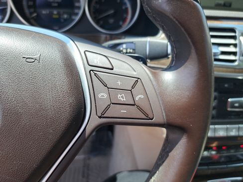 Used 2014 Mercedes-Benz E 350 4MATIC Sedan image 18