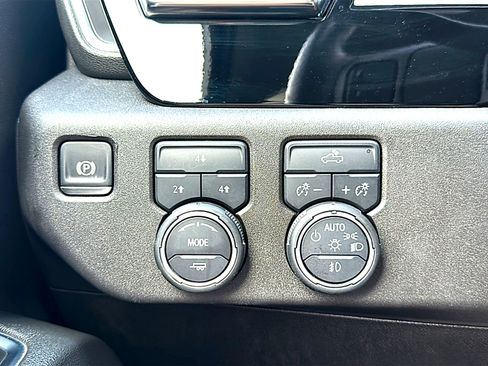 Used 2025 Chevrolet Silverado 2500 LT w/ Convenience Package AWD/4WD image 34