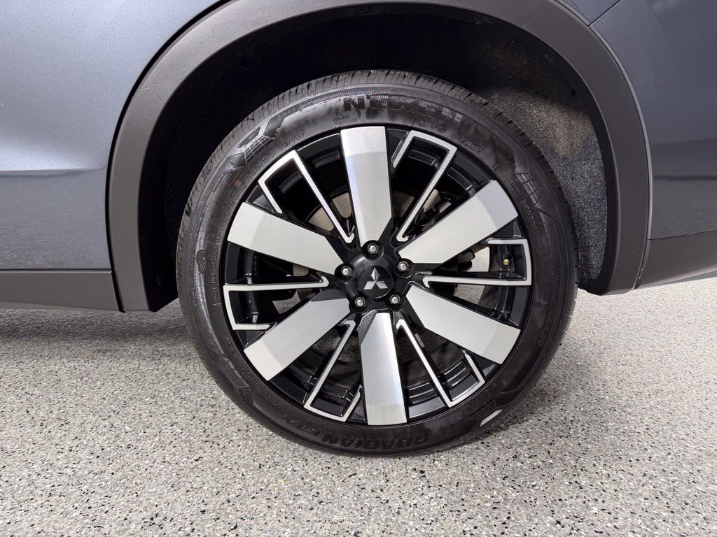 Used 2025 Mitsubishi Outlander SE AWD/4WD image 13