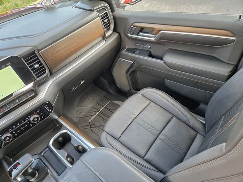 Used 2024 Chevrolet Silverado 1500 High Country w/ High Country Premium Package AWD/4WD image 14