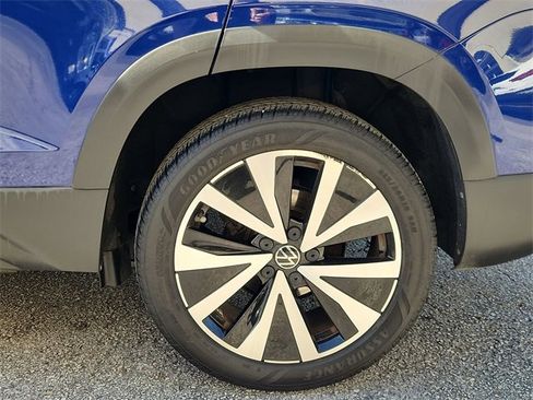 Used 2023 Volkswagen Taos SE image 31