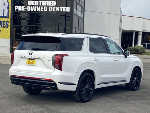 Used 2024 Hyundai Palisade Calligraphy image 3