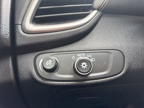 Used 2018 Chevrolet Trax LS image 17