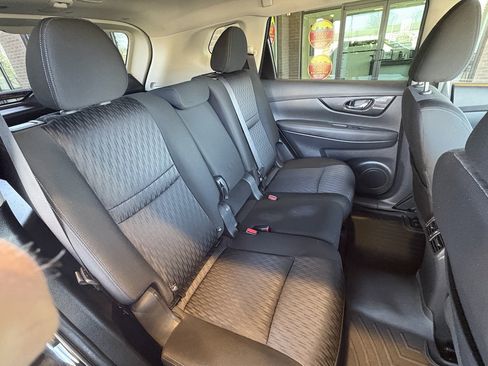 Used 2020 Nissan Rogue SV image 29