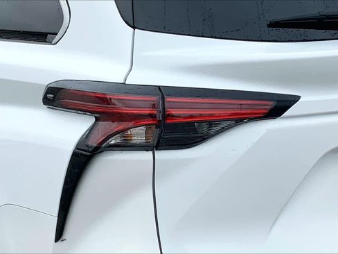 Used 2021 Toyota Sienna LE image 25
