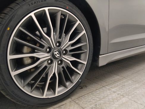 Used 2018 Hyundai Elantra Sport FWD image 31