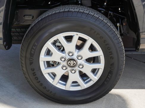 Used 2025 Toyota Tacoma SR5 AWD/4WD image 11