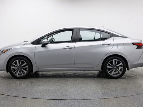 Used 2025 Nissan Versa SV FWD image 5