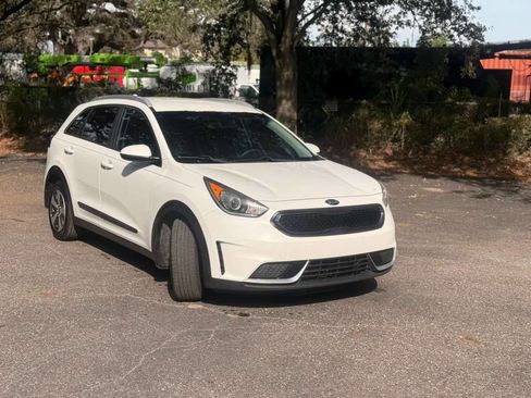 Used 2018 Kia Niro LX image 3