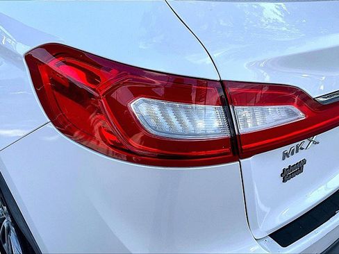 Used 2016 Lincoln MKX Reserve w/ Technology Package FWD image 26
