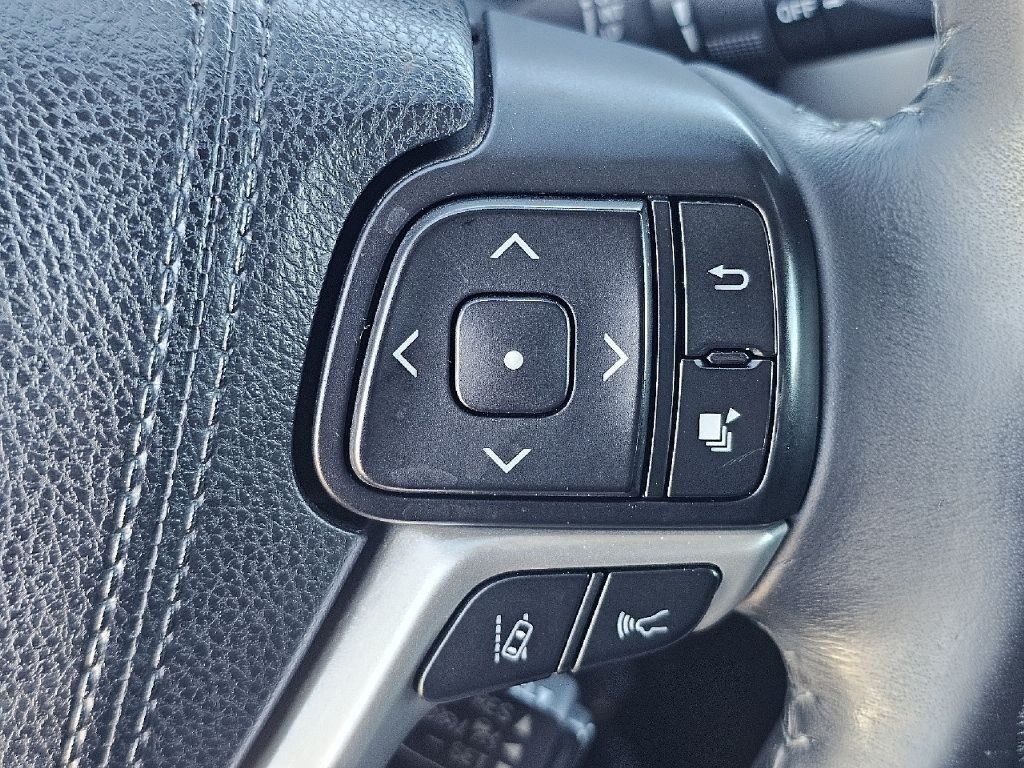 Used 2017 Toyota Highlander XLE FWD image 33