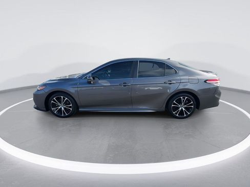 Used 2020 Toyota Camry SE image 5