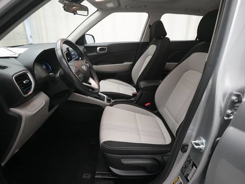 Used 2025 Hyundai Venue SEL FWD image 7