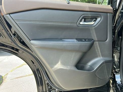 Certified 2023 Nissan Rogue SV w/ SV Premium B Package AWD/4WD image 18