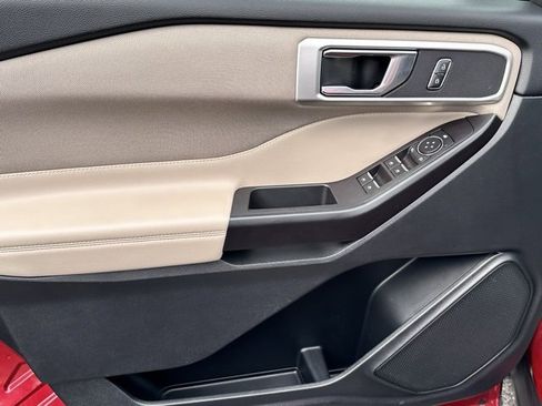 Used 2020 Ford Explorer XLT image 21