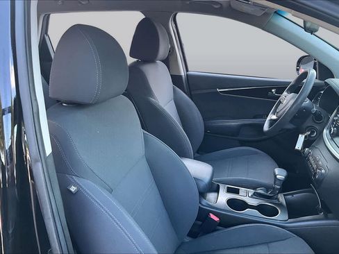 Used 2019 Kia Sorento L FWD image 9